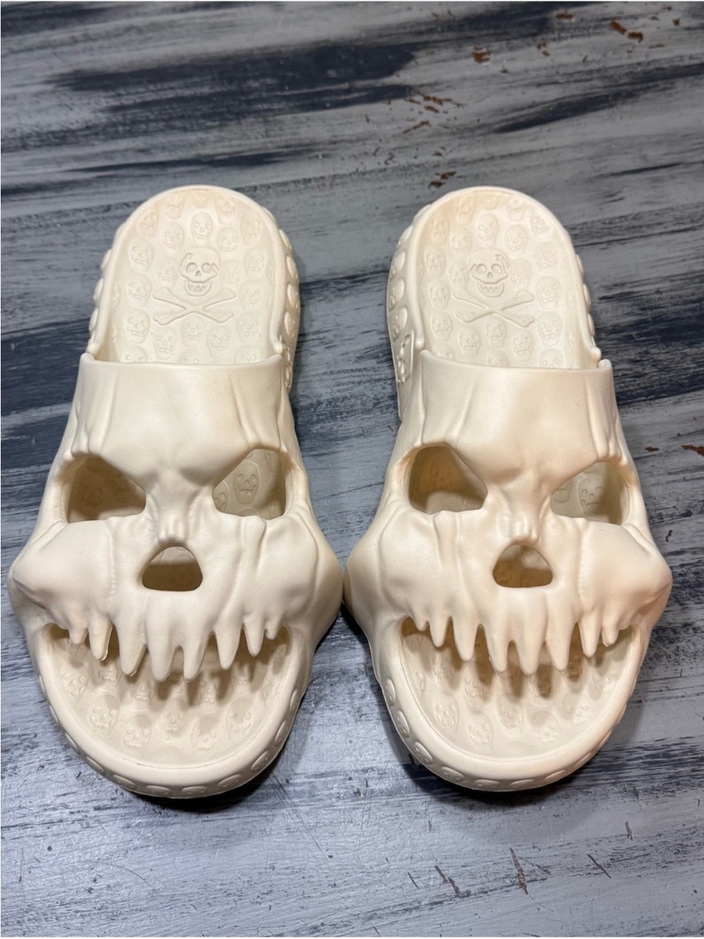 3D Skull Slide Sandals in Cream - Men's Gothic EVA Slip-Ons NWOT - Picture 4 of 13